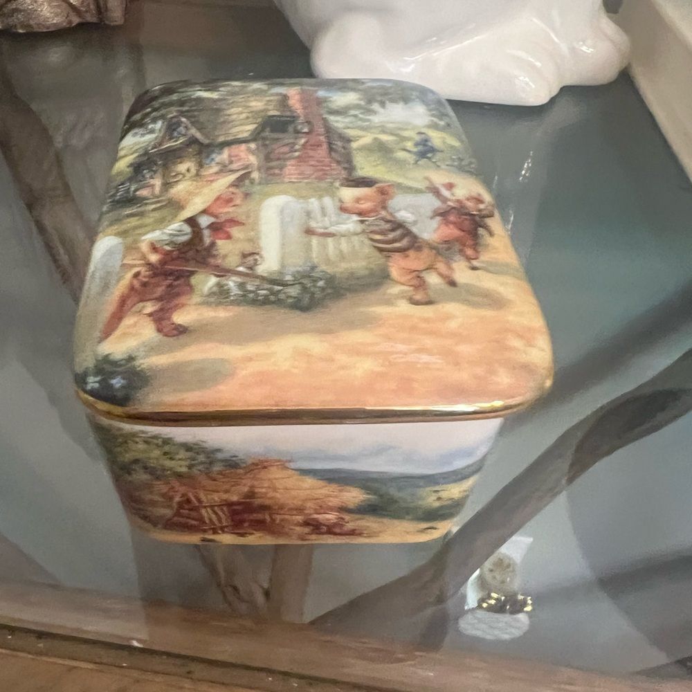 Three Little Pigs vintage music box # 678C ceramic by Gustafson.